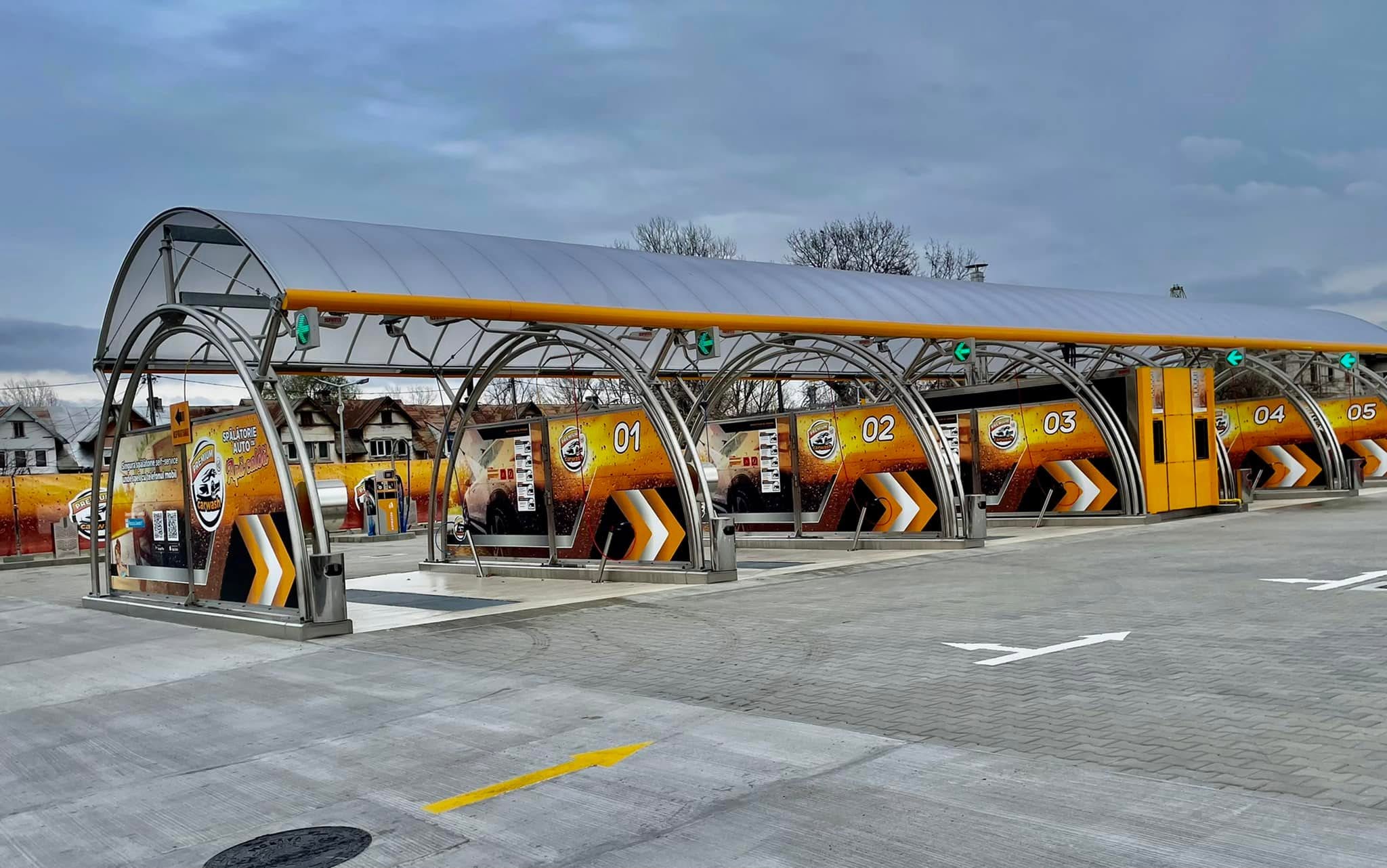 Premium CarWash — vedere generală cu boxele self-service